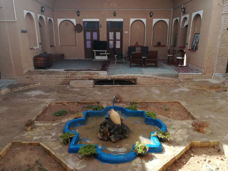Golkar Hostel in Yazd