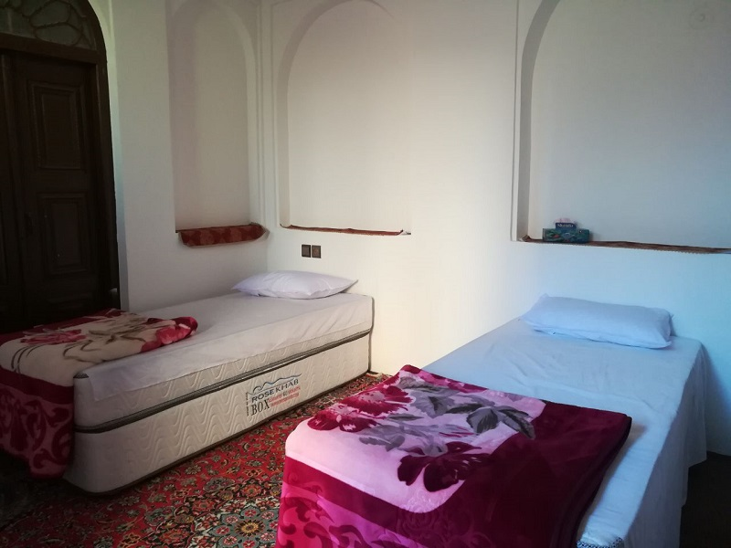 Golkar Hostel in Yazd