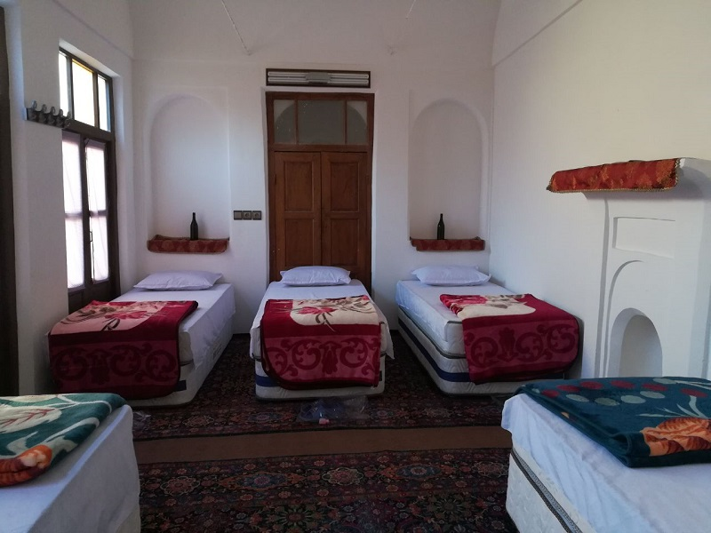 Golkar Hostel in Yazd