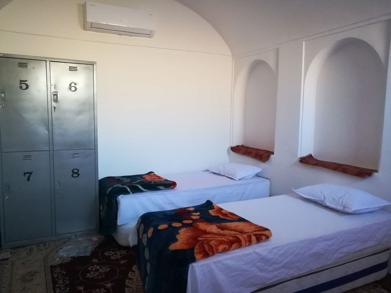 Golkar Hostel in Yazd