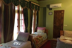 Golshan Traditional Hostel in Shiraz