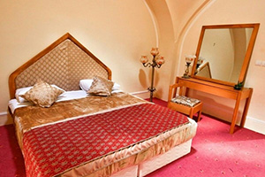 Laleh Bistoon Hotel in Kermanshah
