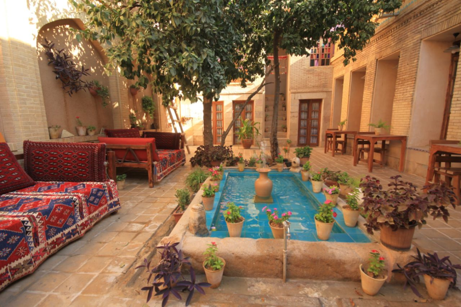 Mahmonir Guesthouse in Shiraz