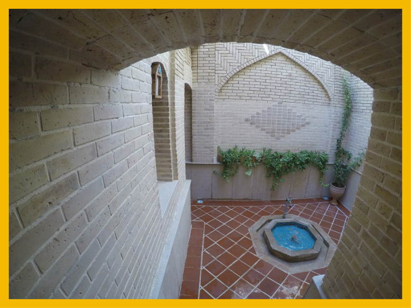 Shiraz Traditional Hotel